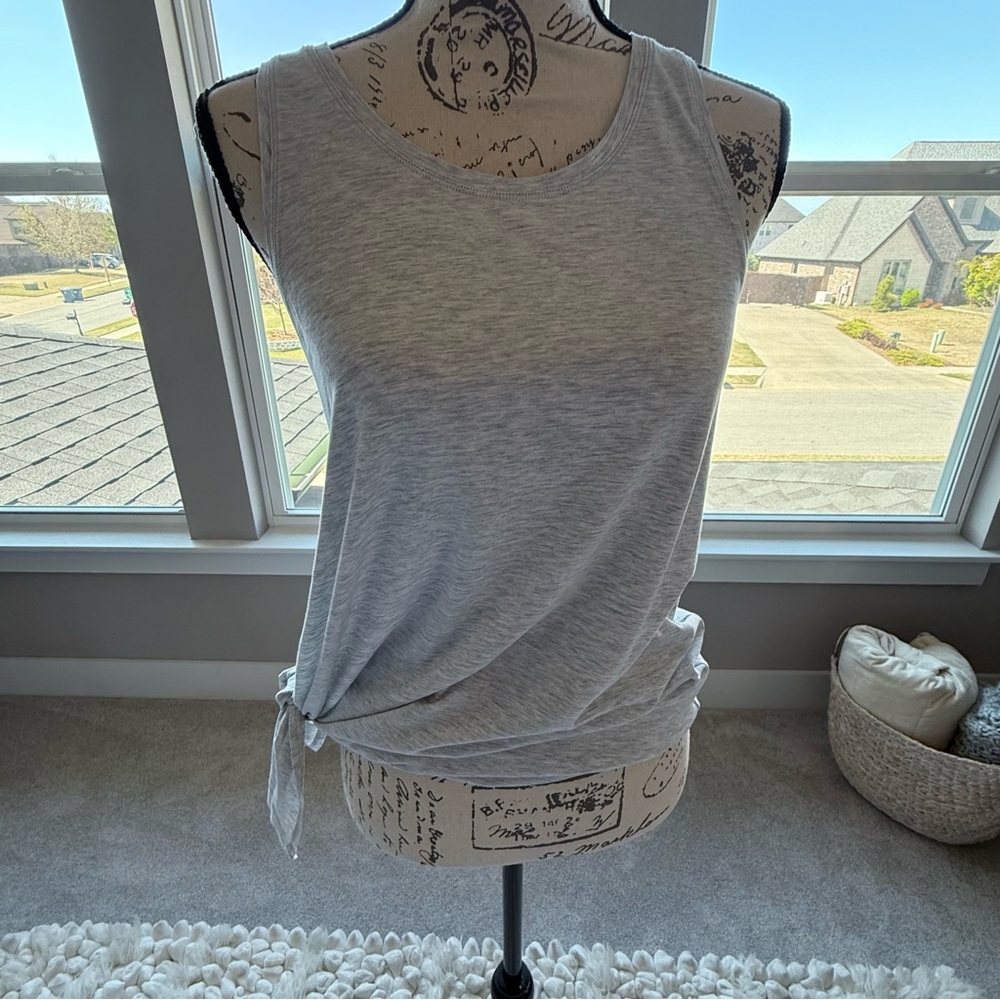 Lululemon Gray SpaceDye Ice Grey  Sleeveless Asymmetrical Tied-Tank  Size 4